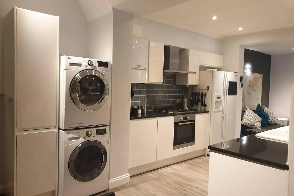Spacious 2 Bed In Gated Community Up To 6 Guests Apartment London United Kingdom
