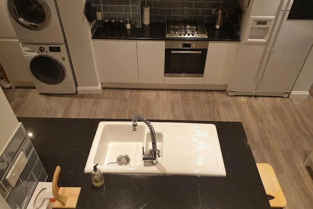 Spacious 2 Bed In Gated Community Up To 6 Guests Apartment London 0*,  United Kingdom