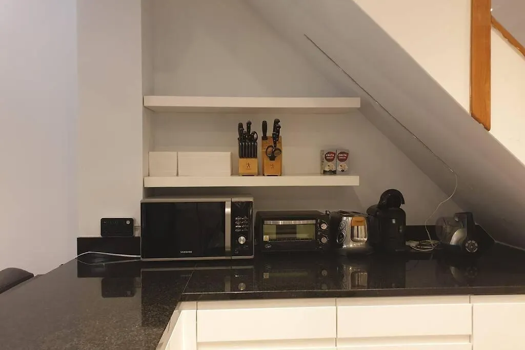 Spacious 2 Bed In Gated Community Up To 6 Guests Apartment London United Kingdom
