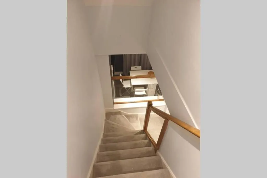 Spacious 2 Bed In Gated Community Up To 6 Guests Apartment London