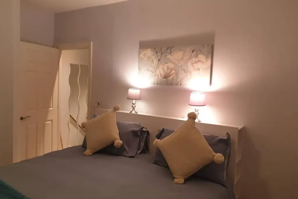 Spacious 2 Bed In Gated Community Up To 6 Guests Apartment London 0*,